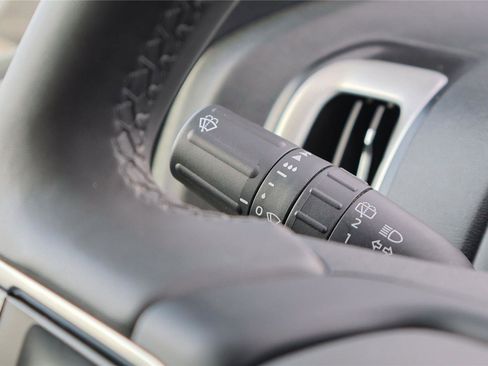 Used 2025 Ford Expedition Active image 17