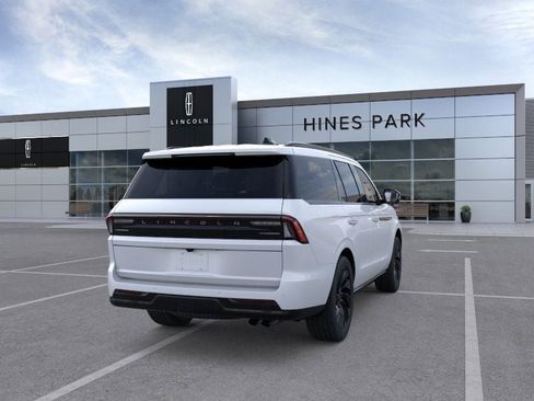 New 2026 Lincoln Navigator Reserve w/ Jet Appearance Package image 8