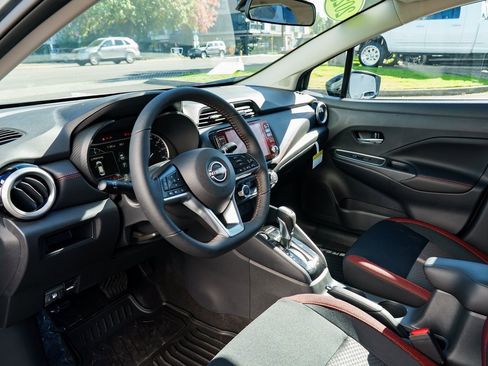 New 2025 Nissan Versa SR w/ Trunk Package image 19