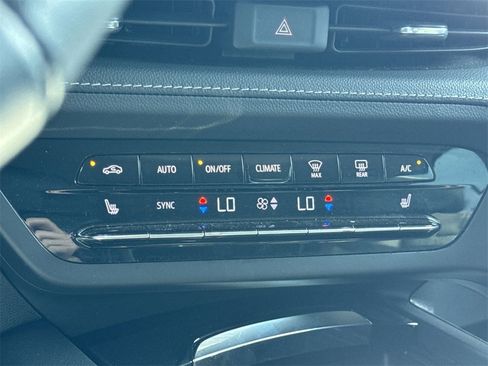 Used 2023 Buick Envision Essence image 24