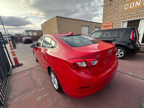 Used 2018 Chevrolet Cruze LT FWD image 2