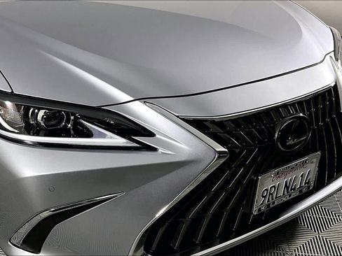 Used 2025 Lexus ES 300h w/ Premium Package image 28