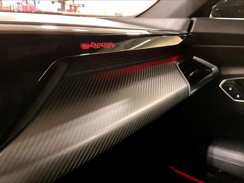 Used 2024 Audi e-tron GT Premium Plus image 27