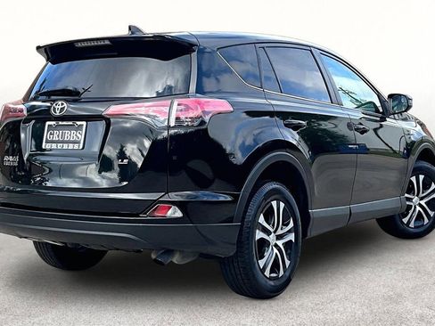 Used 2018 Toyota RAV4 LE image 2