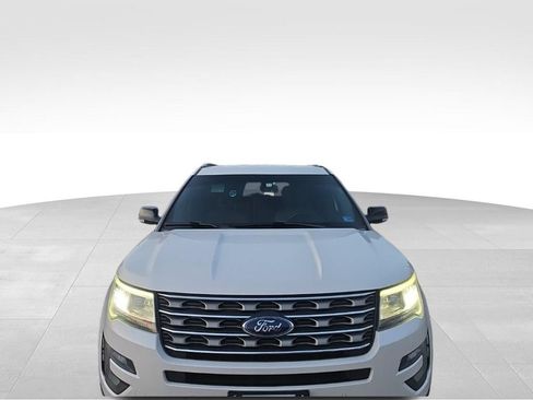 Used 2016 Ford Explorer XLT w/ Equipment Group 202A AWD/4WD image 3