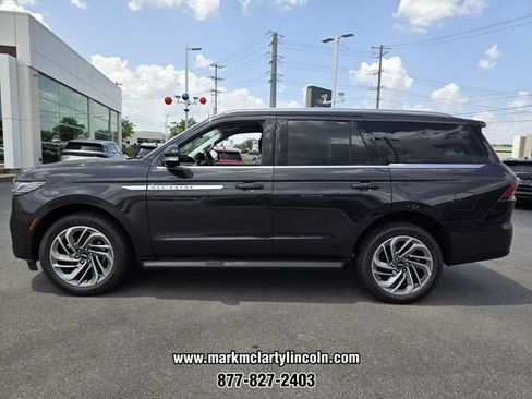 New 2027 Lincoln Navigator Premiere RWD image 2