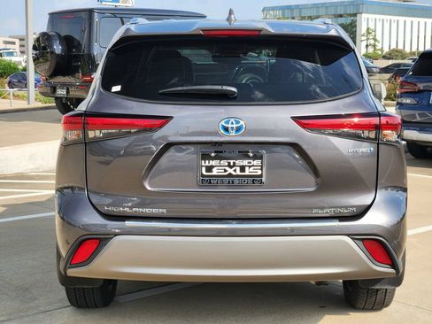 Used 2022 Toyota Highlander Platinum AWD/4WD image 6