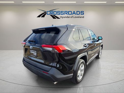 Used 2021 Toyota RAV4 LE image 5