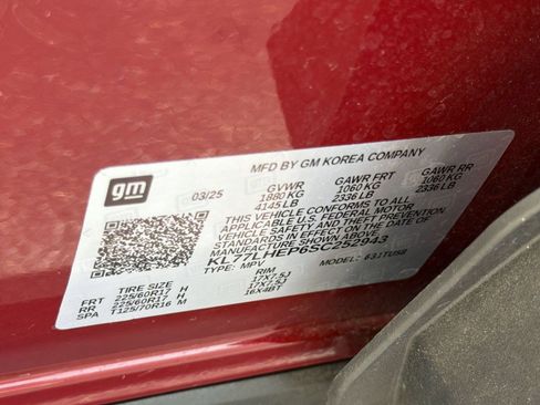 Used 2025 Chevrolet Trax LT w/ LT Convenience Package FWD image 24
