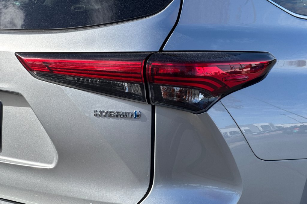 Used 2021 Toyota Highlander XLE AWD/4WD image 31