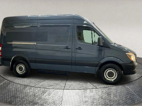 Used 2018 Mercedes-Benz Sprinter 2500 image 8