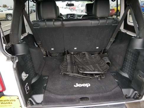 Used 2016 Jeep Wrangler Unlimited Sahara image 18