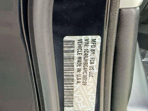 Used 2024 Jeep Grand Cherokee Limited AWD/4WD image 16