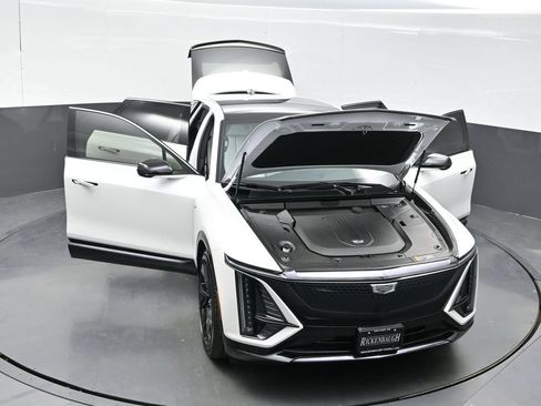 Certified 2024 Cadillac Lyriq Sport AWD/4WD image 40
