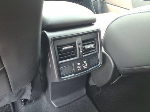 Used 2025 Subaru Forester Premium AWD/4WD image 8
