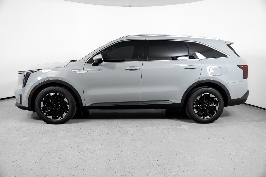 Used 2025 Kia Sorento S FWD image 11