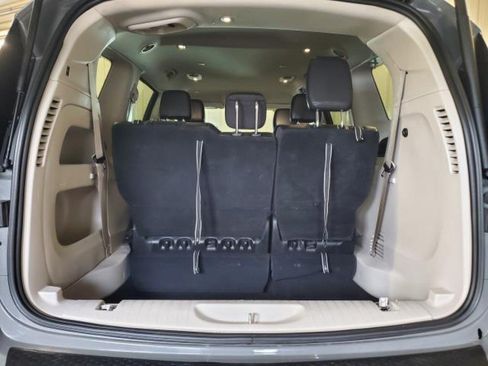 Used 2022 Chrysler Pacifica Touring-L FWD image 7