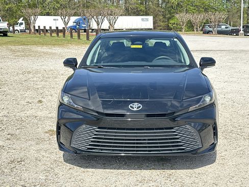 Used 2025 Toyota Camry LE image 2