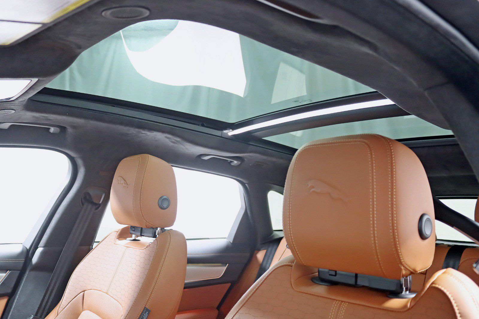 Used 2025 Jaguar F-PACE R-Dynamic S AWD/4WD image 29