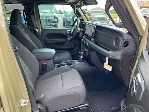 New 2025 Jeep Gladiator Mojave w/ Technology Group image 27