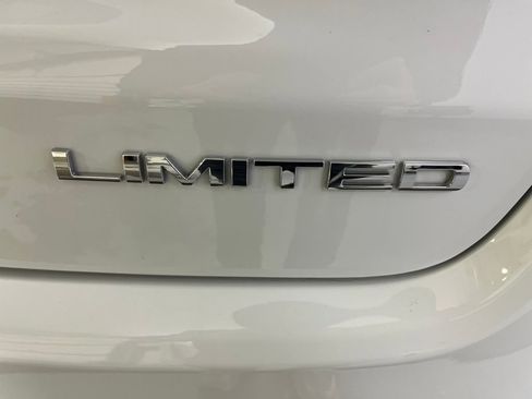 Used 2025 Jeep Compass Limited image 46