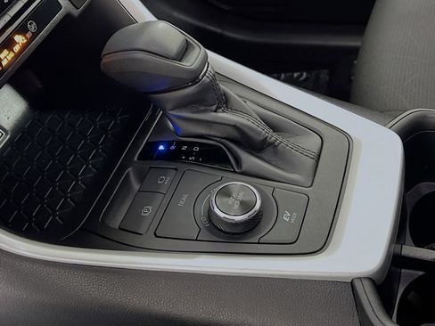 Used 2025 Toyota RAV4 XLE image 24