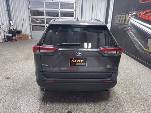 Used 2024 Toyota RAV4 XLE w/ Convenience Package image 13