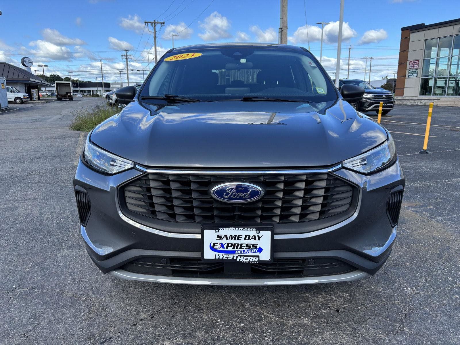 Used 2023 Ford Escape Active AWD/4WD image 2