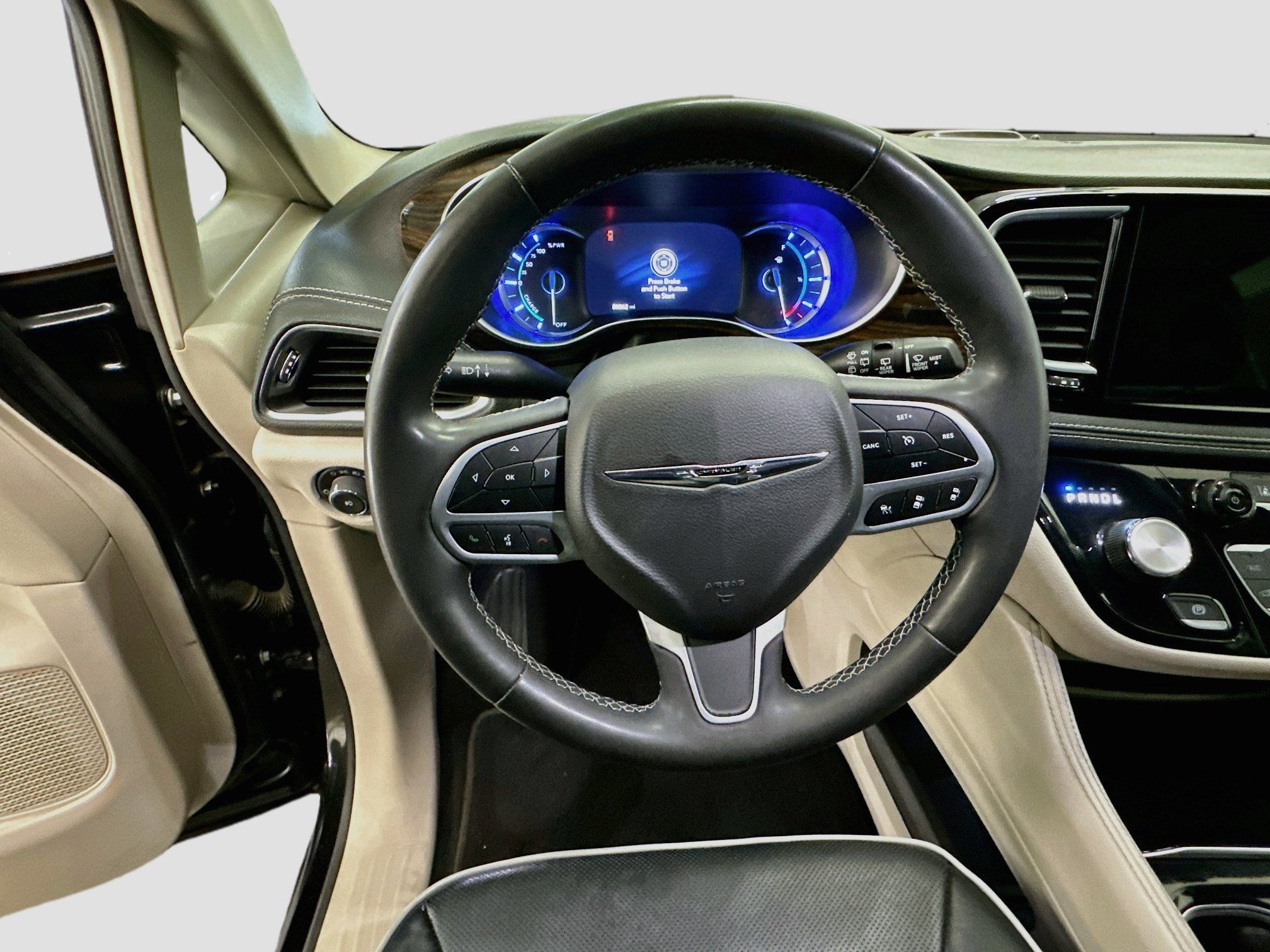 Used 2023 Chrysler Pacifica Limited FWD image 18
