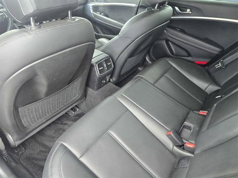 Used 2023 Genesis G70 2.0T image 12