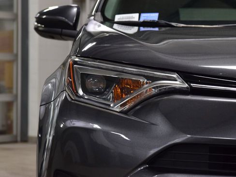 Used 2016 Toyota RAV4 Limited w/ Advanced Technology Package AWD/4WD image 12