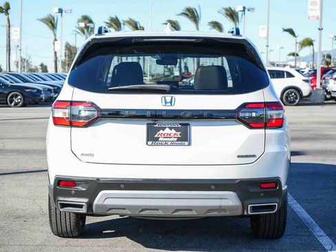 Certified 2025 Honda Pilot Touring image 7