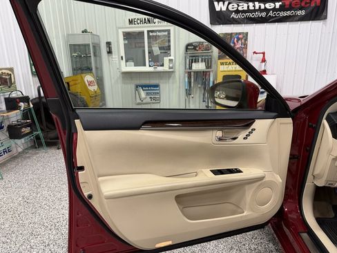 Used 2015 Lexus ES 350 w/ Luxury Package FWD image 32
