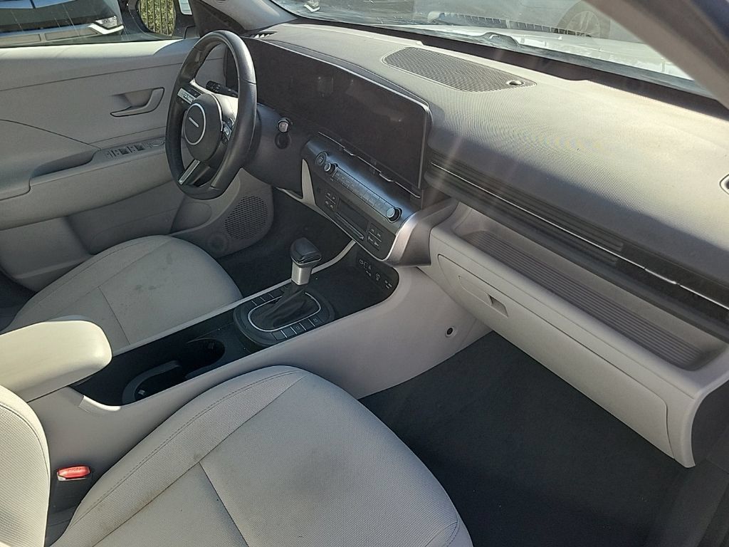 Certified 2025 Hyundai Kona SEL FWD image 4