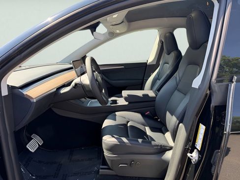 Used 2023 Tesla Model Y Performance AWD/4WD image 14