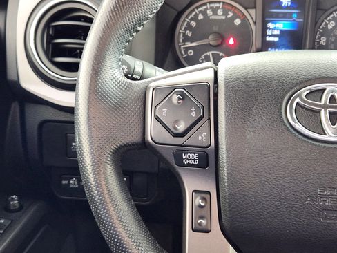 Used 2021 Toyota Tacoma TRD Off-Road image 19