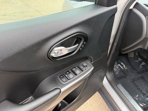 Used 2021 Jeep Cherokee Limited w/ Elite Package AWD/4WD image 10