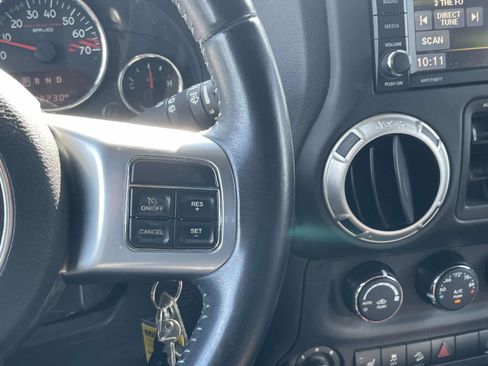 Used 2016 Jeep Wrangler Unlimited Rubicon AWD/4WD image 19