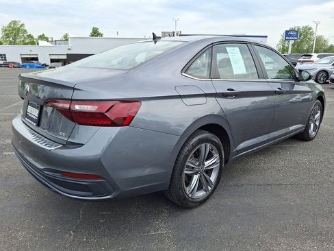 Used 2023 Volkswagen Jetta SE FWD image 6