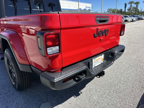 Certified 2022 Jeep Gladiator Sport image 9