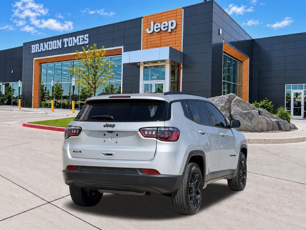 Used 2026 Jeep Compass Latitude AWD/4WD image 3