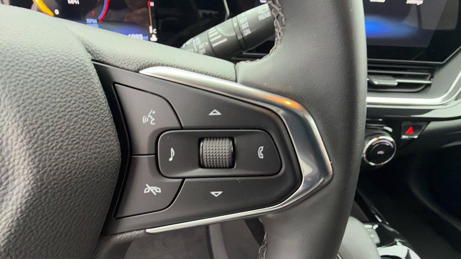 New 2026 Chevrolet Trax ACTIV w/ Sunroof Package FWD image 24
