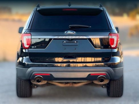 Used 2017 Ford Explorer XLT w/ Equipment Group 202A image 4