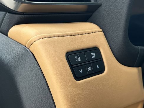 Used 2025 Lexus LX 700h Luxury image 29