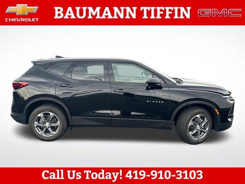 Used 2025 Chevrolet Blazer LT FWD image 2