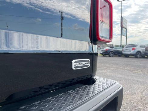 Used 2021 Jeep Gladiator Overland w/ Cold Weather Group AWD/4WD image 23