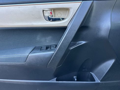 Used 2014 Toyota Corolla LE image 11