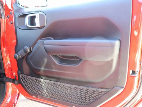 Used 2024 Jeep Gladiator Sport image 8