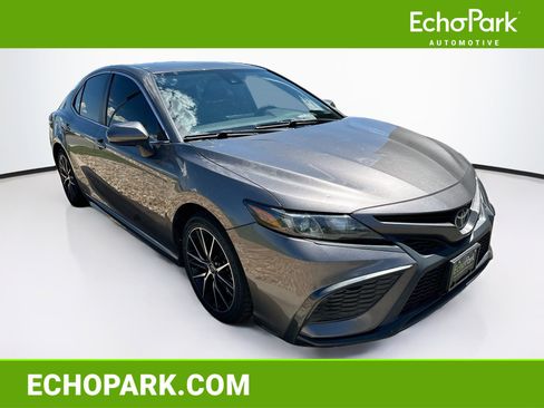 Used 2021 Toyota Camry SE FWD image 1