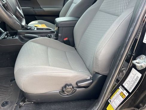 Used 2022 Toyota Tacoma SR AWD/4WD image 8